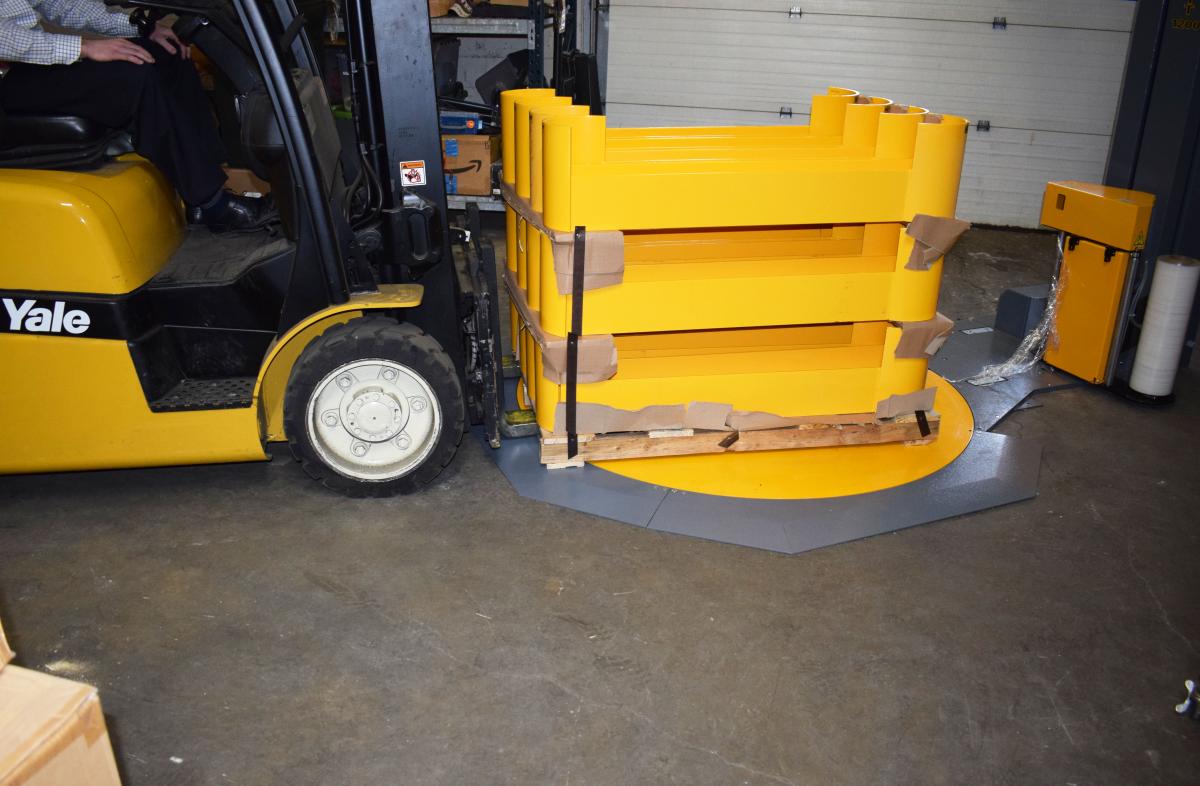 Safe easy loading with forklift, the machine is very low so it won't get hit!