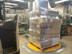 How to Stretch Wrap a Pallet of Boxes [Pro’s Guide]