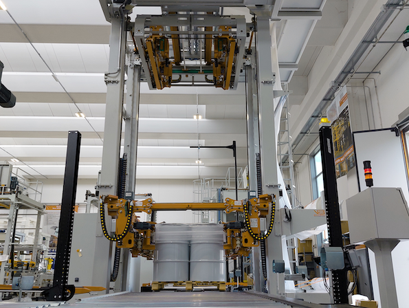 Drums getting wrapped by a stretch hooder