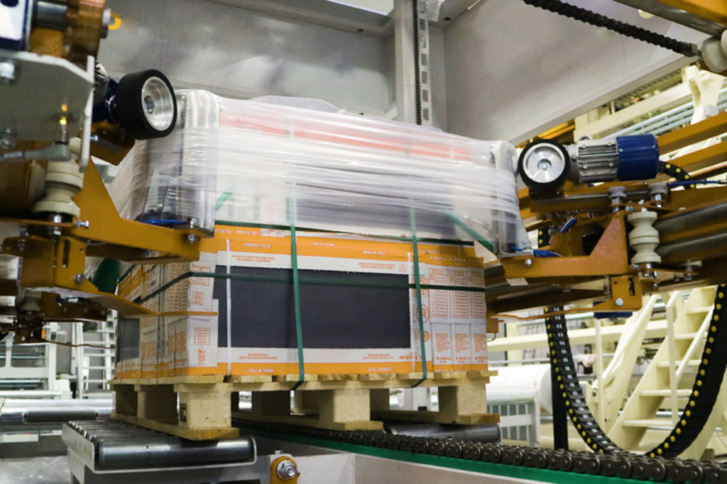 Stretch hooder wrapping a pallet of products